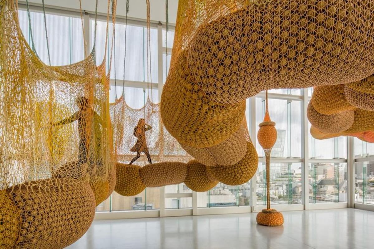 Una de las noticias que se pueden encontrar en el sitio artealdia.com: el Museo de Bellas Artes de Houston encargó a Ernesto Neto una de las obras tejidas a crochet más grandes que haya hecho el artista brasileño
