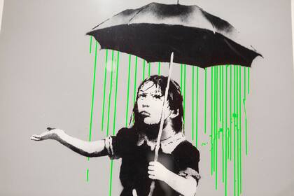 Una de las obras de Bansky incluidas en la muestra