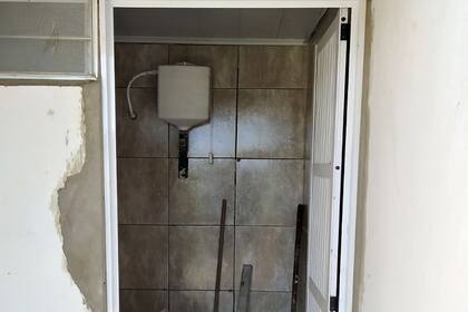 Una de las obras señaladas por el Gobierno como de carácter municipal: baño de un cementerio.