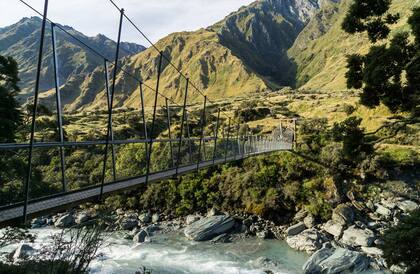 Una de las pasarelas del glaciar Rob Roy, en Nueva Zelanda, la zona donde desapareció Héctor Gastón Artigau