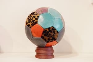 Pelotas y camisetas personalizadas para sumarse al Mundial