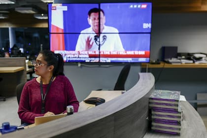 Una de las periodistas del equipo de Rappler en Filipinas, el país que Facebook califica como el paciente cero de la epidemia de noticias falsas que circulan por Internet