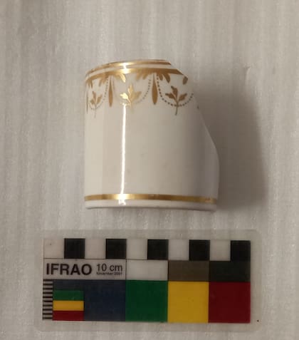 Una de las piezas de porcelana más completas que se encontró