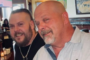 Una de las pocas imágenes públicas de Adam Harrison y su padre Rick