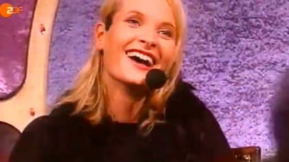 Una de las pocas imágenes que existen de Mette-Marit en el programa "La Casa del Placer", de 1996.