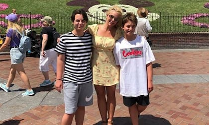 Una de las pocas postales de Britney junto a sus hijos