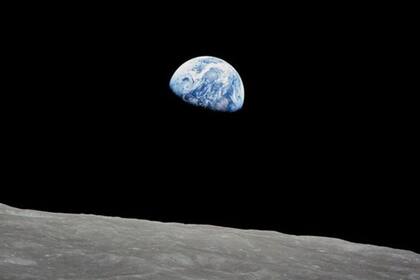 Una de las primeras fotografías que se hicieron de la Tierra... desde la Luna