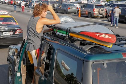 Una de las primeras imágenes de Federico Llamas, en su camioneta, detenido en la Panamericana, cuando regresaba de Brasil. Allí comenzó su odisea
