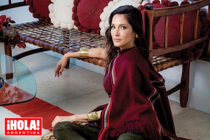 Una de las primeras top latinoamericanas, Astrid cerró su carrera internacional hace una década. En el flamante showroom de su proyecto, vuelve a modelar prendas realizadas por artesanos talentosos de la región.