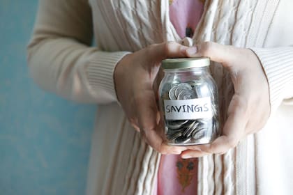 Una de las principales preocupaciones es tener los ahorros suficientes para vivir bien después de la jubilación