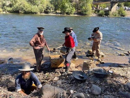 Una de las propuestas tiene que ver con buscar oro en el Río Americano