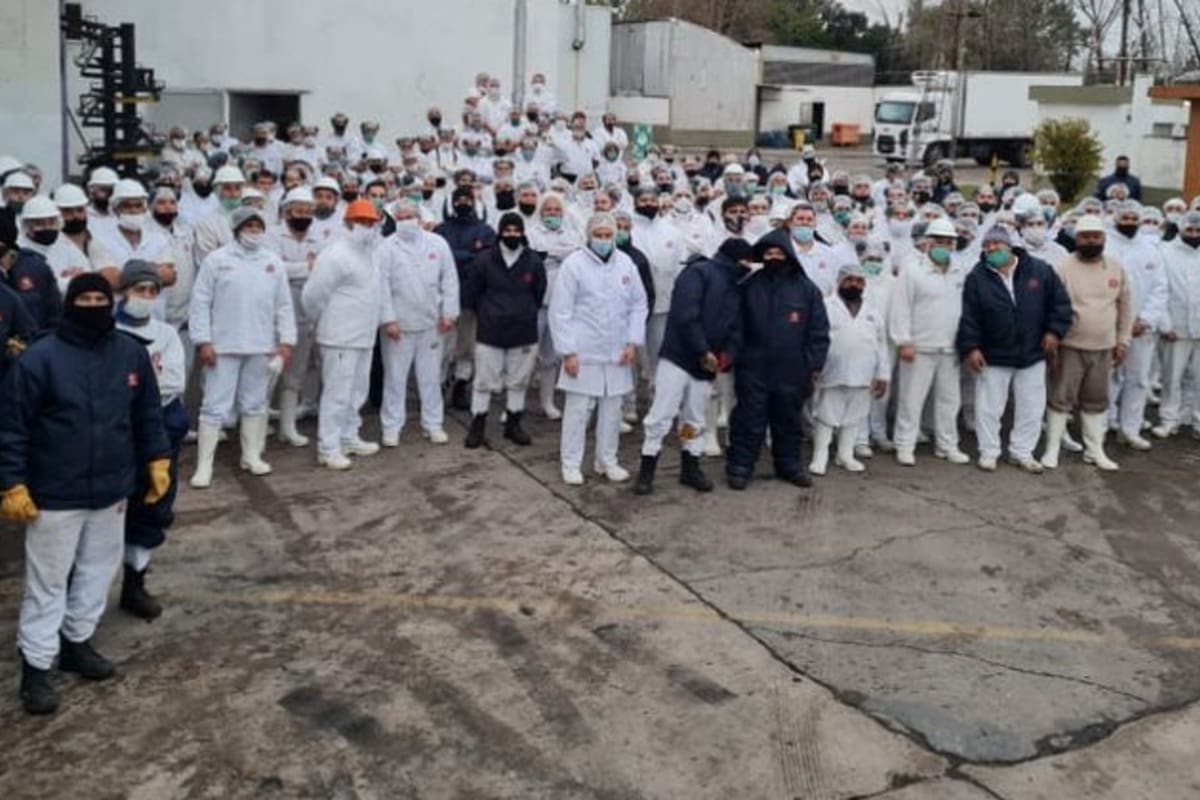 Una de las recientes asambleas de trabajadores en frigoríficos del interior por el cepo a la carne