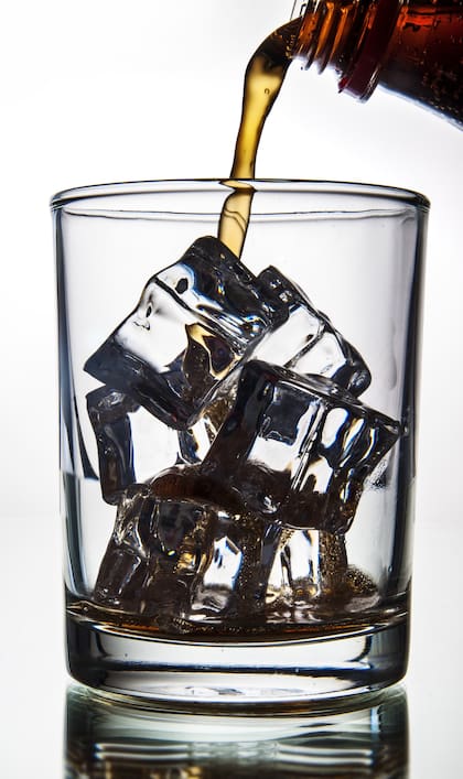 Una de las respuestas inmediatas a tomar un vaso de gaseosa es que se dispara el nivel de glucosa