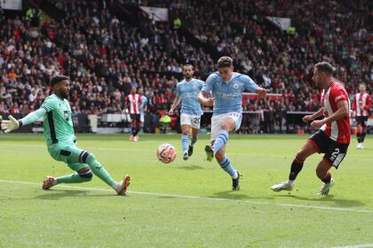 Una de las situaciones de gol que tuvo Julián Álvarez, titular en Manchester City ante Sheffield United
