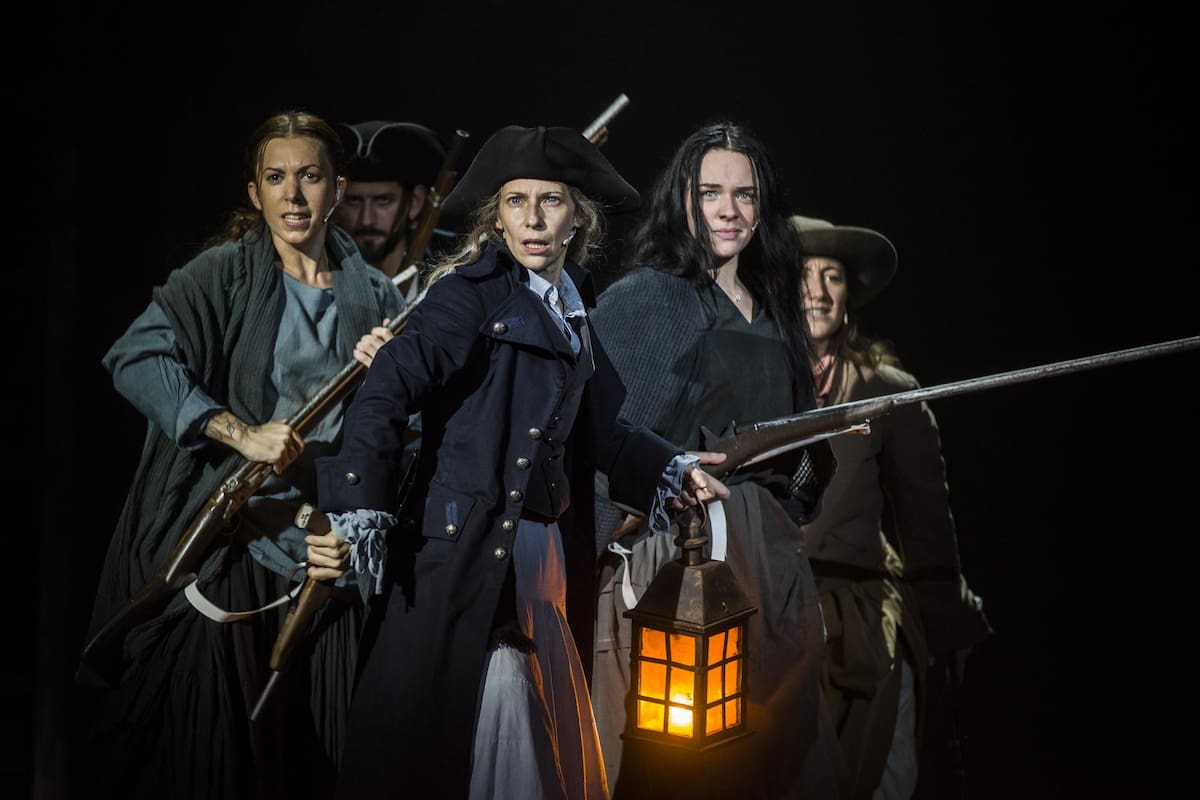 Una de las tantas escenas de Invasiones I en la que Elena Roger vuelve a desplegar todo su talento