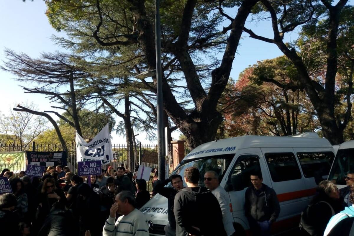 Una de las tantas movilizaciones para exigir el pago de las deudas