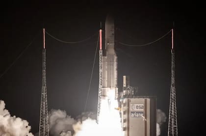 Una de las tareas de la misión BepiColombo, que fue lanzada en 2018, será estudiar la gravedad y débil campo magnético del planeta más cercano al Sol