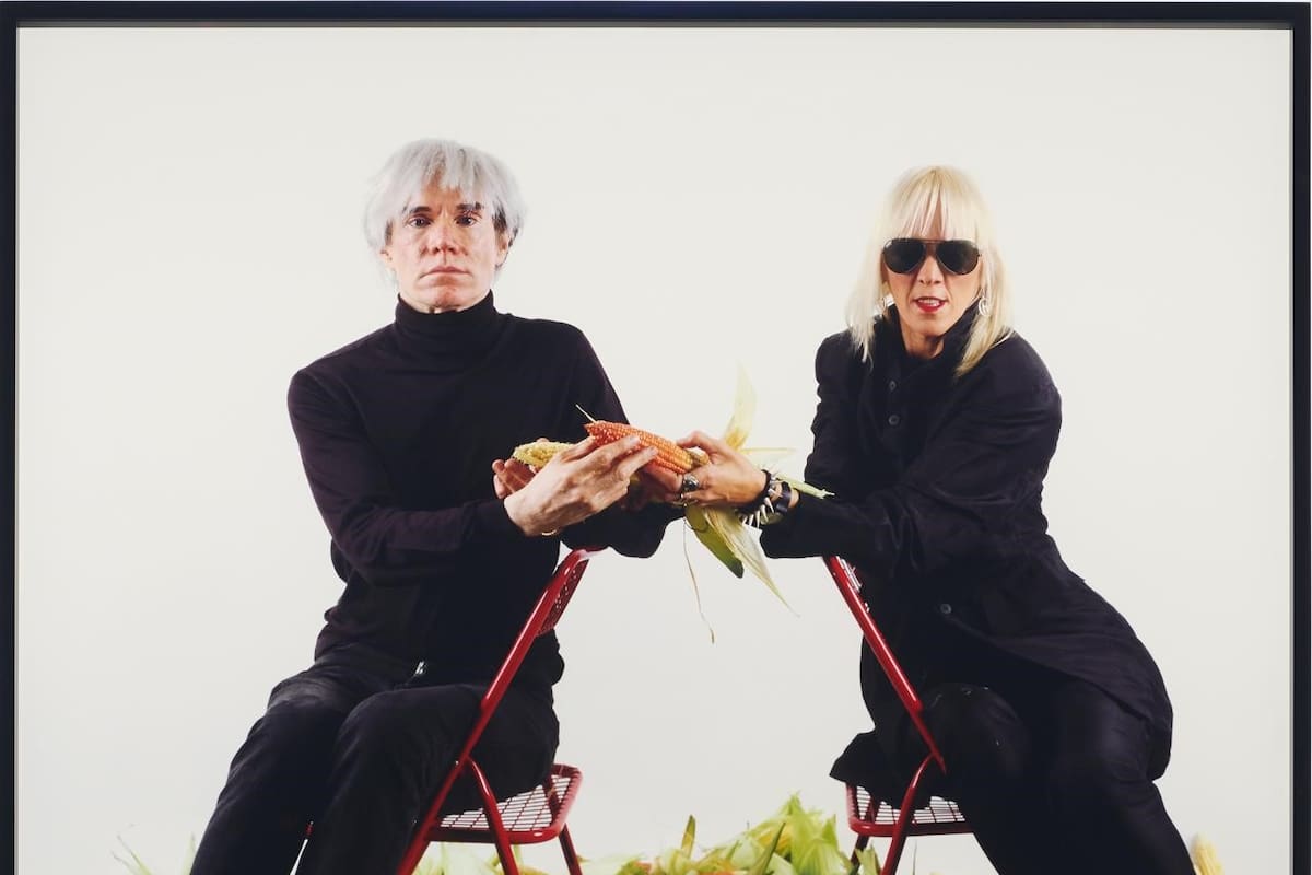 Una de las tres imágenes donadas por Islaa al Whtiney, que registran la performance de Marta Minujín y Andy Warhol en Nueva York