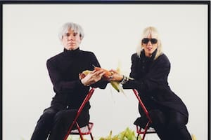 Una de las tres imágenes donadas por Islaa al Whtiney, que registran la performance de Marta Minujín y Andy Warhol en Nueva York