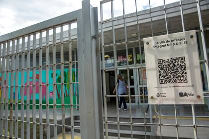 Una de las últimas escuelas habilitadas para el nivel inicial, en la calle Besares, en Saavedra