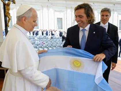 Una de las últimas fotos que publicó Fasano antes de dar de baja sus redes sociales fue con el Papa León XIV