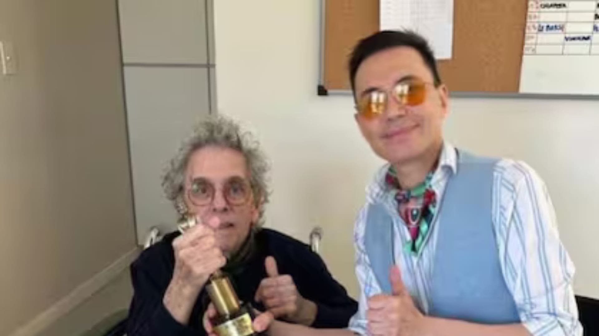 Una de las últimas imágenes de Antonio Gasalla, ya internado, junto a su amigo Marcelo Polino
