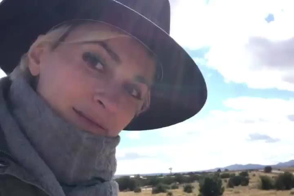 Una de las últimas imágenes de Halyna Hutchins en el set de filmación de Rust