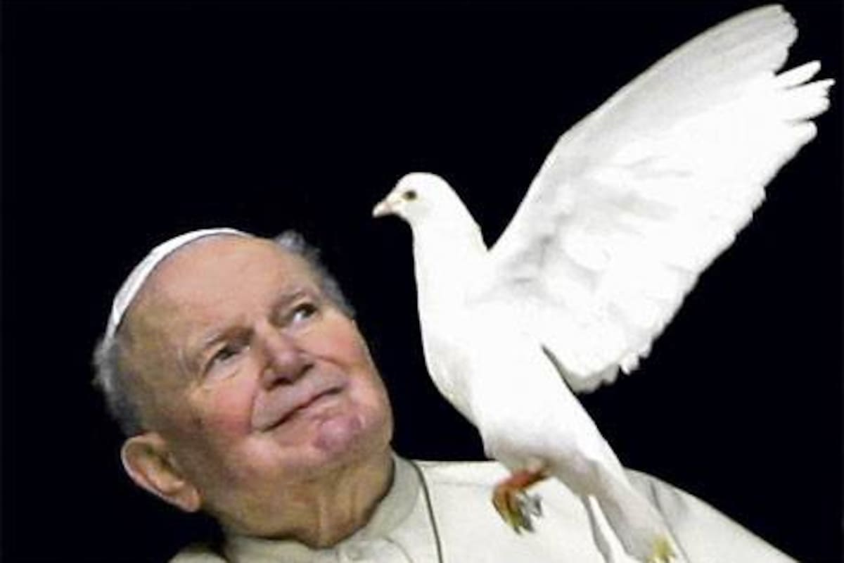 Una de las últimas imágenes de Juan Pablo II, en su balcón, en enero pasado