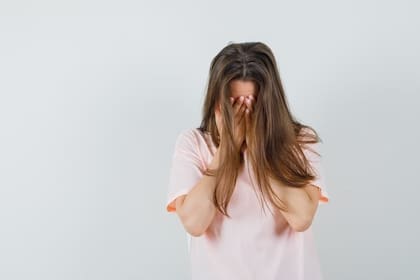 Una de sus características es la falta de control del afectado sobre el cuándo, el dónde y el porqué