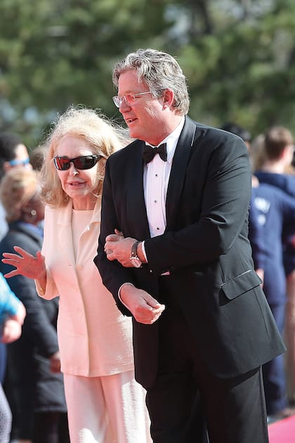 Una de sus últimas apariciones públicas: Joan con su hijo Ted Junior en mayo de 2017
