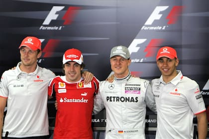 Una década atrás, en el GP de Bahrein: Jenson Button, Fernando Alonso, Michael Schumacher y un joven Lewis Hamilton; el británico alcanzó el récord histórico de 91 victorias