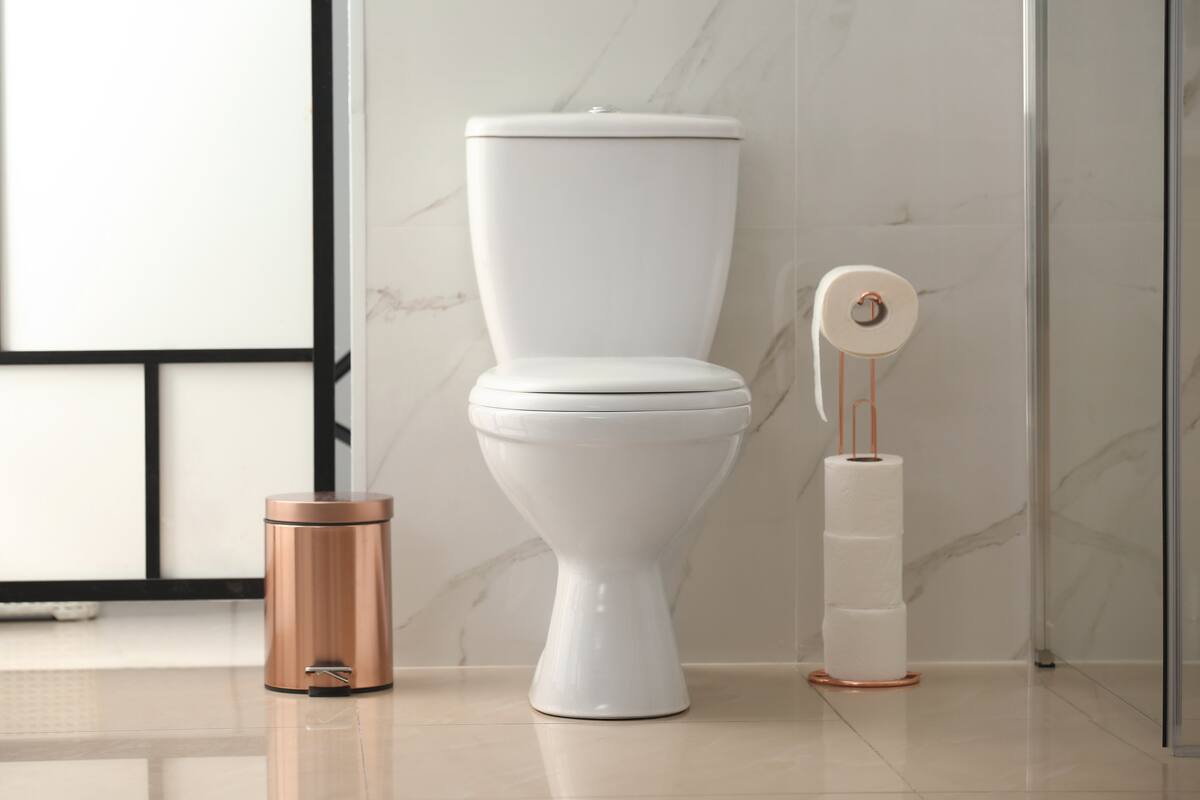 Una descarga convencional del depósito de un inodoro consume 16 litros de agua para empujar al desagüe todo lo que está en la taza; un desarrollo en China usa un material antiadherente para evitar que queden restos