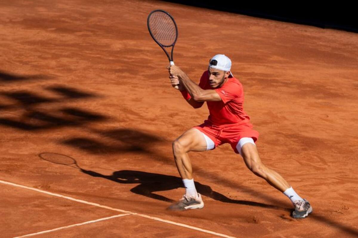 Una devolución de Francisco Cerúndolo, que necesitó de casi dos horas y media y una última reacción para avanzar a los cuartos de final del ATP 250 de Santiago, en Chile.