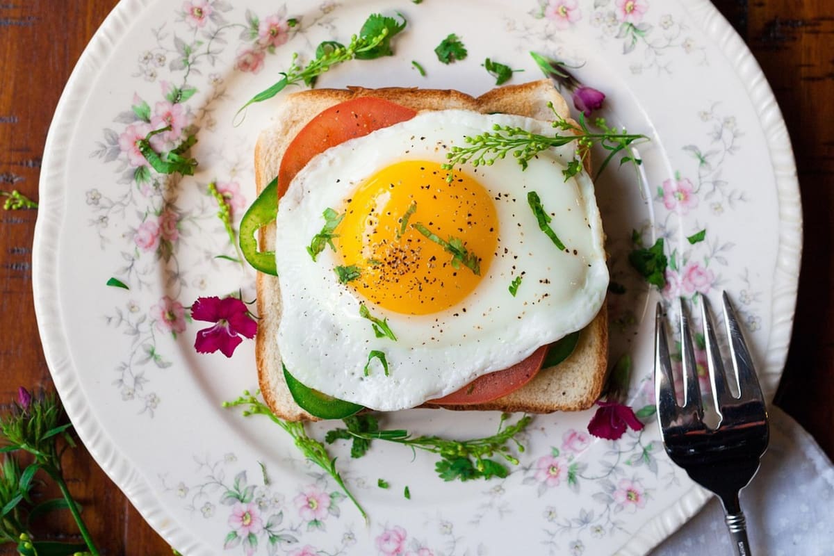 Una dieta con suficiente proteína de alto valor biológico es fundamental para prevenir la pérdida de masa muscular