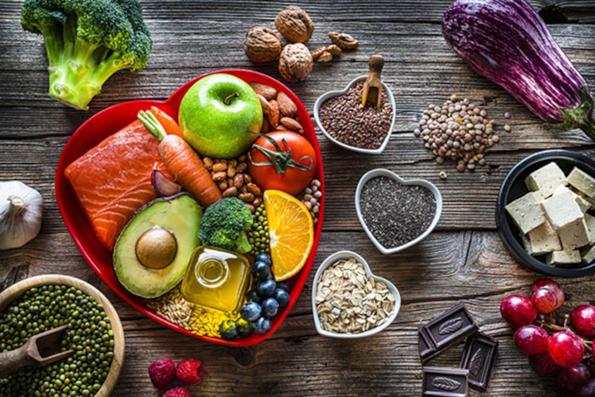 Una dieta equilibrada que haga foco en alimentos naturales colabora en la tarea de cuidar la salud cardíaca