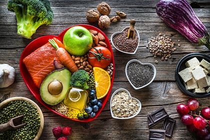 Una dieta equilibrada que haga foco en alimentos naturales colabora en la tarea de cuidar la salud cardíaca