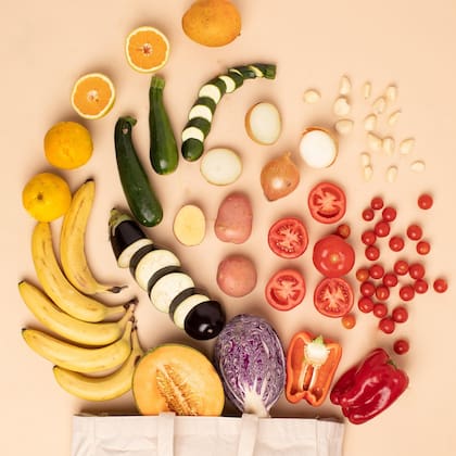 Una dieta variada en frutas, verduras, carnes, legumbres y frutos secos es fundamental para llegar a la vejez de forma saludable (Foto ilustrativa: PIXABAY)
