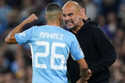 Una dura discusión con Pep Guardiola, en un encuentro ante Leipzig, en septiembre del año pasado (Martin Rickett/PA via AP)