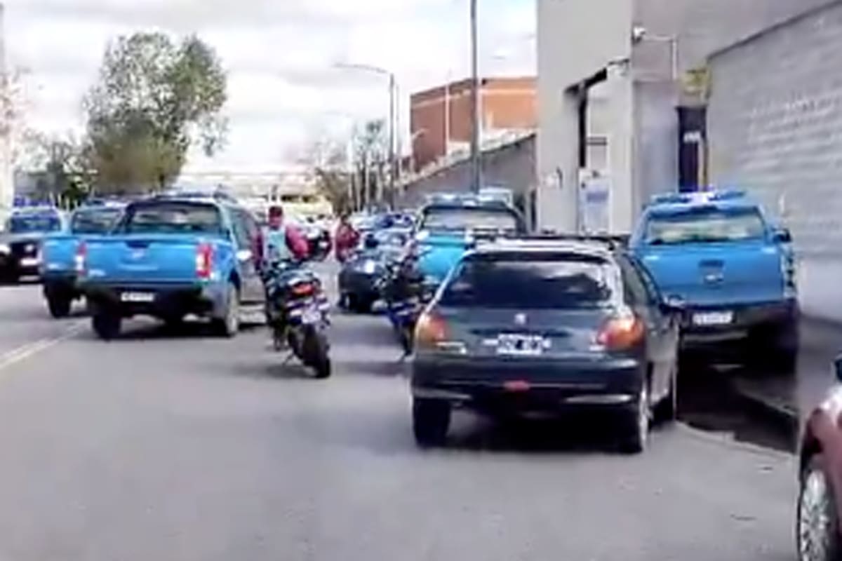 Una empresa de caudales programó un simulacro de robo, pero se olvidó de avisarle a la policía y varios patrulleros se acercaron al lugar