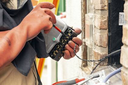 Una empresa de módulos fotovoltaicos instalará energía distribuida para producir su propia energía y venderla a la empresa Edenor