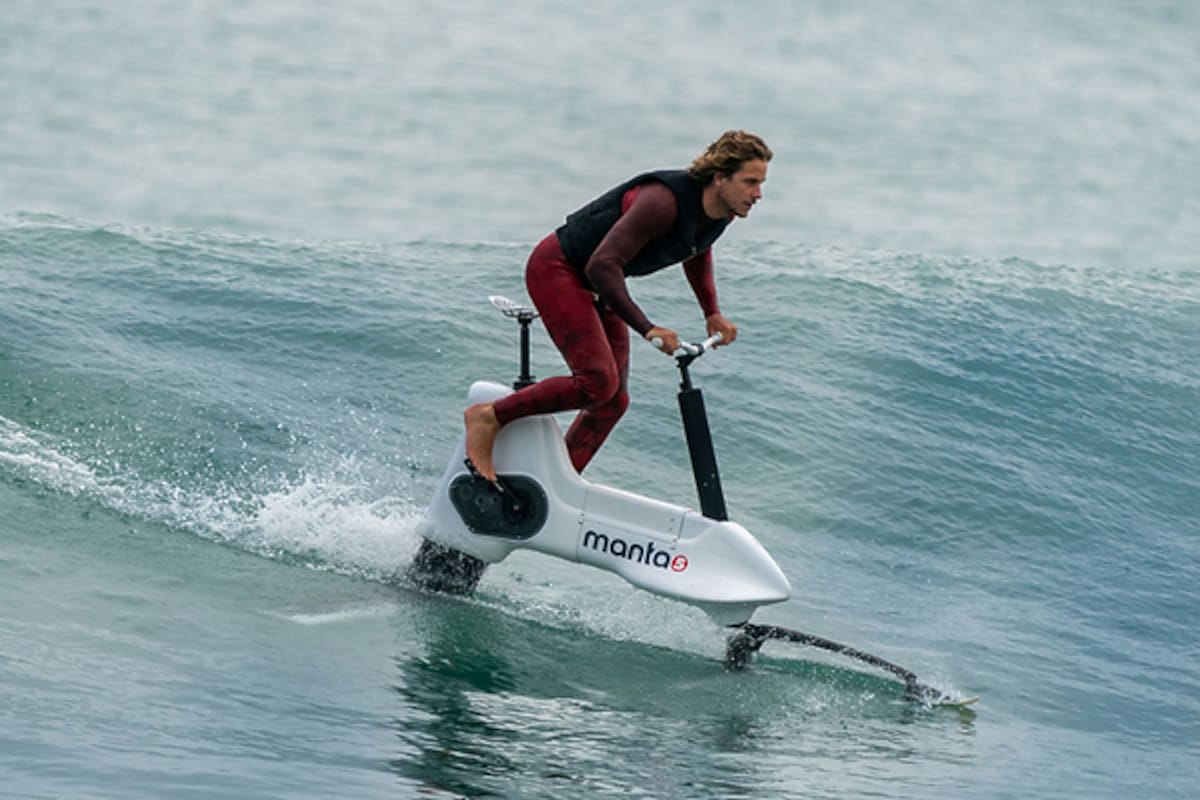 Una empresa de Nueva Zelanda lanzó una bicicleta eléctrica y acuática que es apta para principantes y fácil de transportar