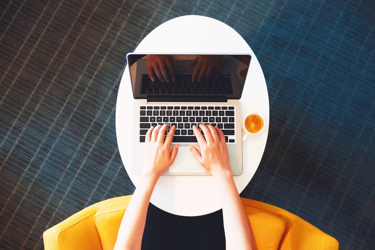 Una encuesta de la Universidad Abierta Interamericana le pone números a la dependencia de los trabajadores argentinos con la tecnología