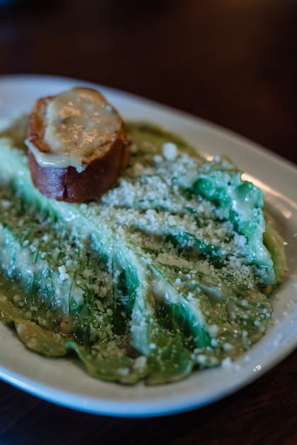 Una ensalada con anchoas en el restaurante Caesar, de Tijuana, México