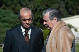Una escena de Diciembre 2001: el encuentro en plena crisis entre el todavía por aquel entonces presidente Fernando de la Rúa (Jean Pierre Noher) y el expresidente y referente radical Raúl Alfonsín (Manuel Callau)