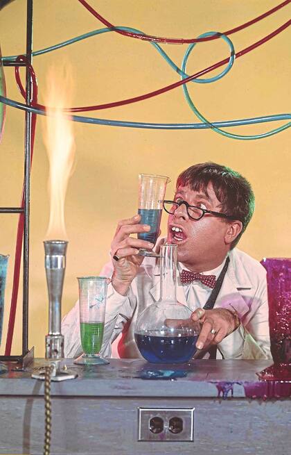 Una escena de El profesor chiflado, estrenada hace medio siglo, en 1967