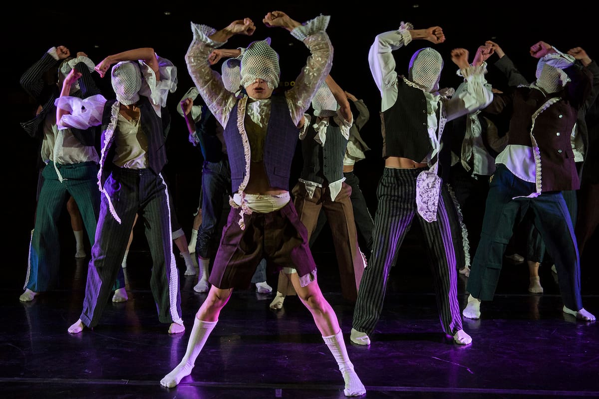 Una escena de "Existo", por el Ballet Contemporáneo del Teatro San Martín