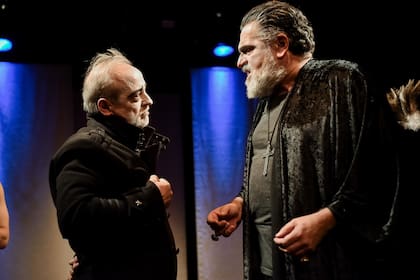 Una escena de Falso, un ensayo de locos