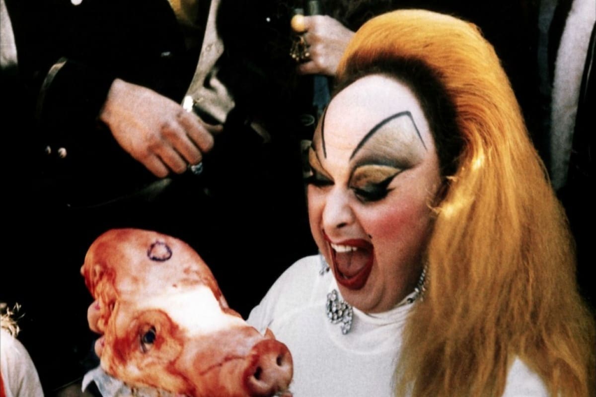 Una escena de la irreproducible fiesta de cumpleaños de Babs Johnson.