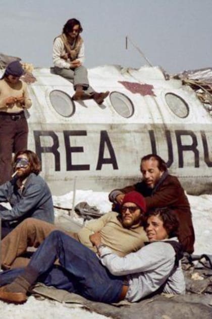Una escena de la película “La sociedad de la nieve”, que retrata cómo un grupo de jóvenes sobrevivió en la montaña 72 días, sin alimentos