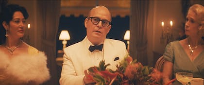 Una escena de la serie de 2024 Feud: Capote vs. The Swans, que recrea los almuerzos del escritor con damas de la alta sociedad neoyorquina en el restaurante Quo Vadis